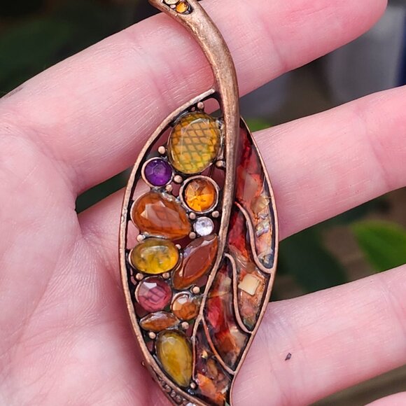 Vintage Liz Claiborne Brass Tone Leaf Brooch with Rhinestones & Resin Details - Picture 2 of 11